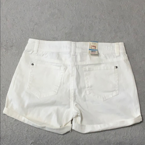 L.e.i. White Lowrise shorts (with tag never worn) - Picture 2 of 2